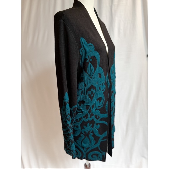 [SOLD] CHICOS Black Long-Sleeve Cardigan with Blue Design - Picture 2 of 5